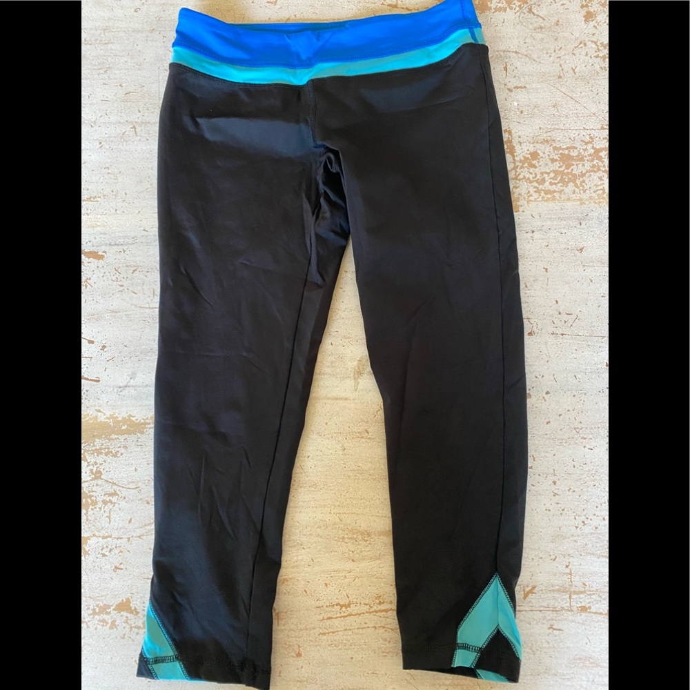 GUC Forever 21 Cropped/Capri Activewear Leggings
